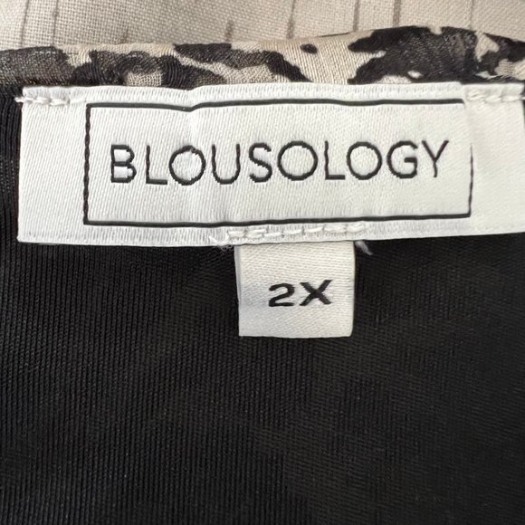 Blousology Women's Size 2X Abstract Long Sleeve Scoop-Neck Tie-Cuff Blouse - Picture 10 of 13